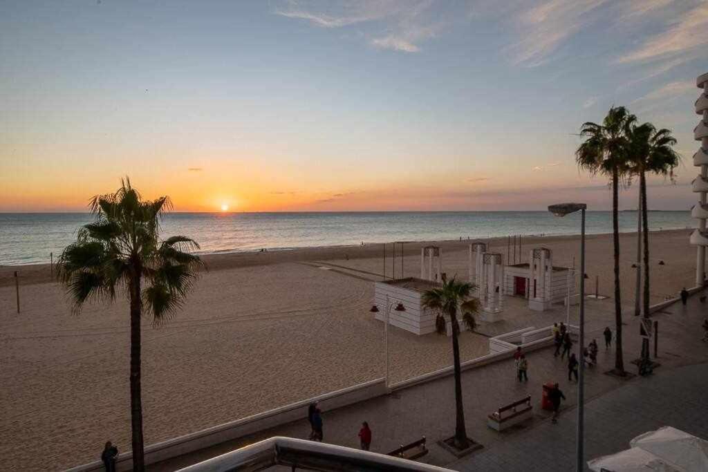 Preciado Apartamento Con Vistas Frontales Al Mar กาดิซ ภายนอก รูปภาพ